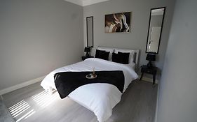 City Chic Retreat In Birmingham